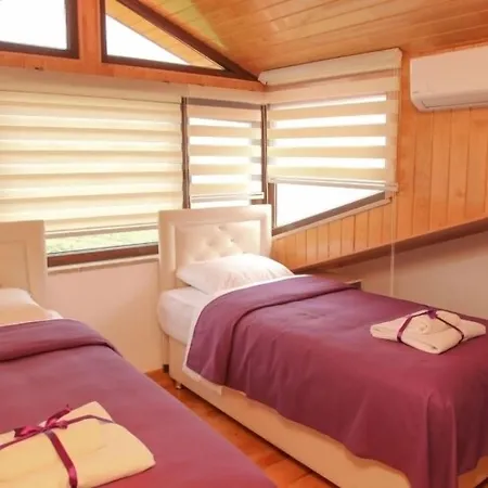 Royal Seza Aparthotel 3*